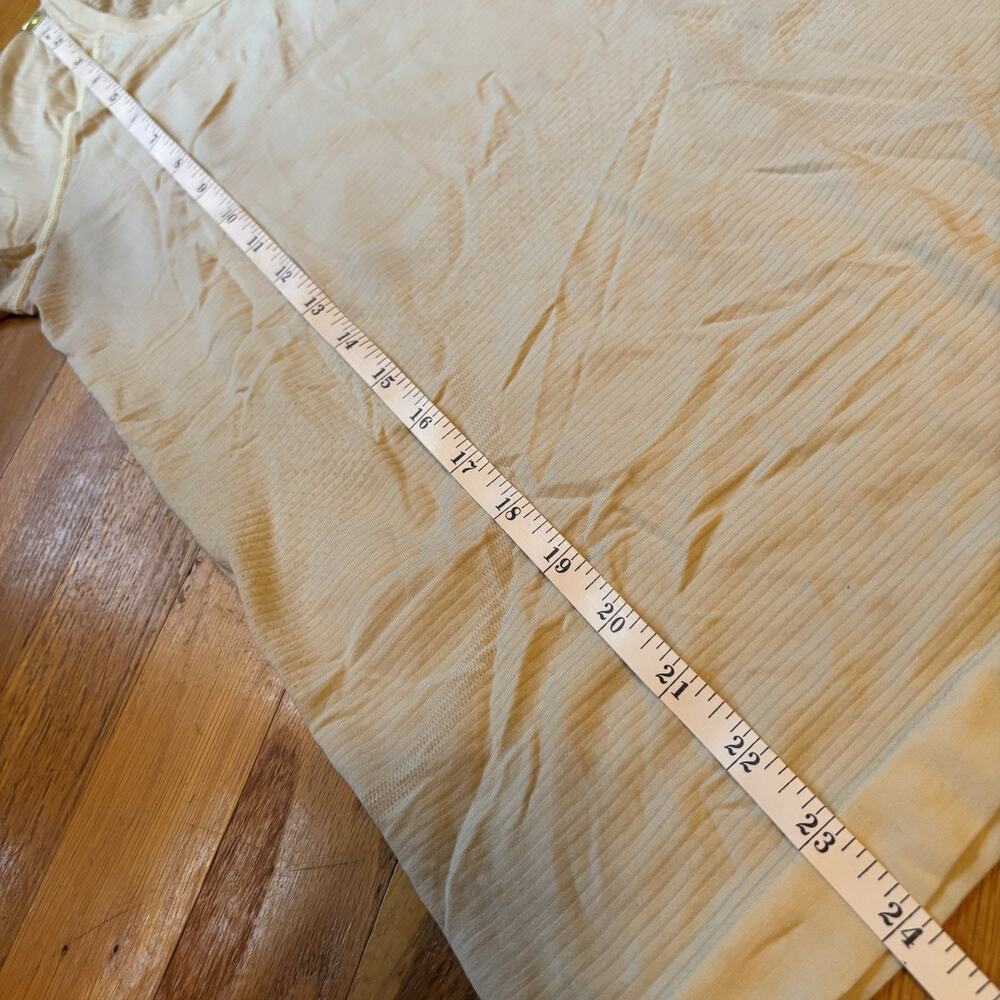 LULULEMON Women’s Active Short Sleeve Top Shirt Stain Size 4 Light Green Workout - Picture 5 of 5